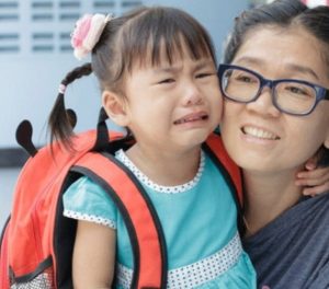 Trẻ sợ gặp bác sĩ nên làm thế nào