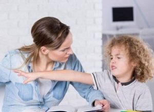 Cách dạy trẻ 3 tuổi bướng bỉnh trở nên ngoan hơn