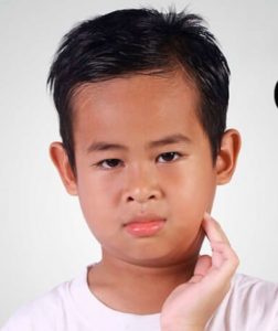 Cách giúp trẻ vượt qua nỗi sợ người lạ